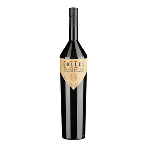 Gölles Edelbitter in hoher schwarzer Flasche mit beigem Dreiecksetikett.