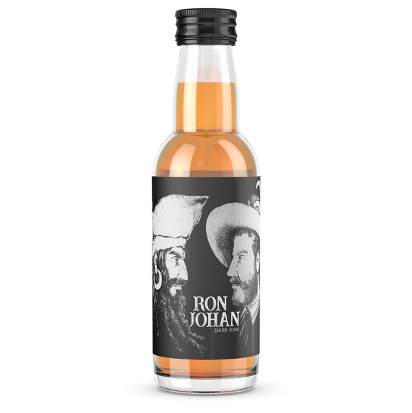DAVID GÖLLES Ron Johan Dark Rum in kleiner Flasche mit schwarzem Etikett und zwei bärtigen Männern.