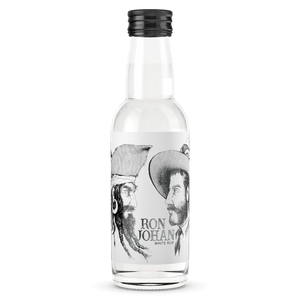 DAVID GÖLLES Ron Johan Rum White in kleiner Flasche mit schwarzem Verschluss und Tuschezeichnungen.