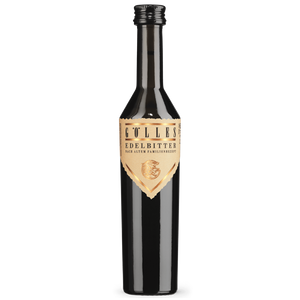 Gölles Edelbitter in dunkler Flasche mit goldenem Etikett, Wappen und der Aufschrift nach altem Familienrezept.