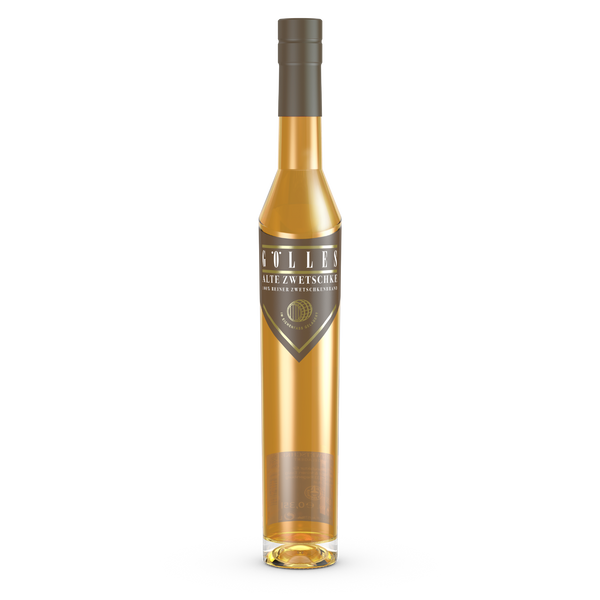 Gölles Zwetschkenbrand Alte Zwetschke in schlanker Glasflasche mit Schildetikett und goldener Schrift.
