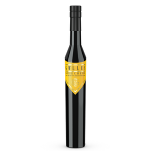 Gölles Kriecherlbrand in hoher dunkler Flasche mit gelb-goldenem Schildetikett.