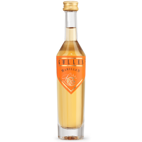 Gölles Marillen Likör in schmaler Glasflasche mit orangefarbenem Etikett und goldener Schrift.