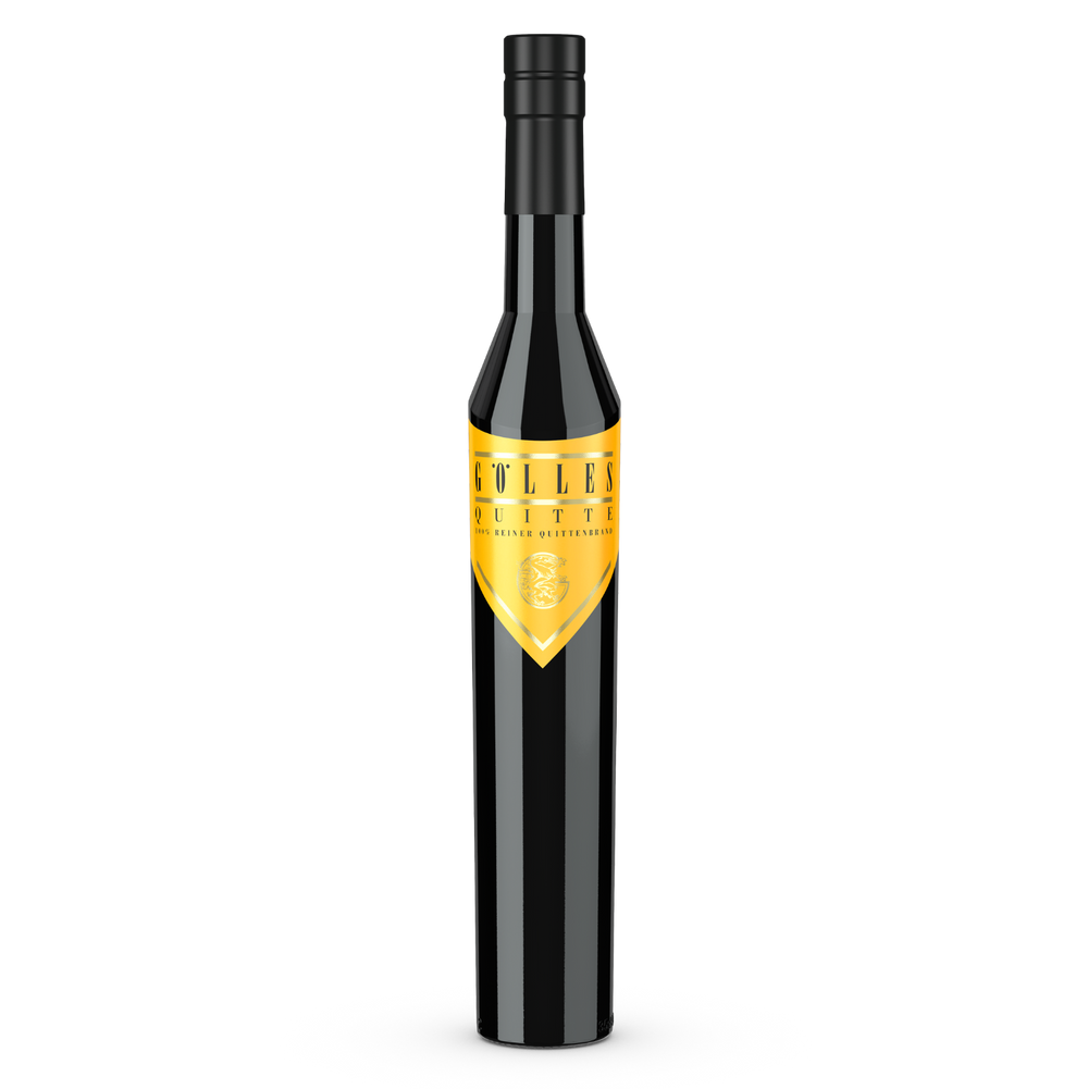 Gölles Quittenbrand in schwarzer Flasche mit langem Hals und goldfarbenem Etikett.