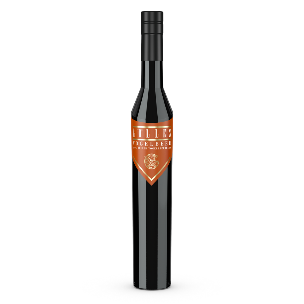 Gölles Vogelbeerbrand in hoher schwarzer Flasche mit orangefarbenem Schildetikett und Emblem.