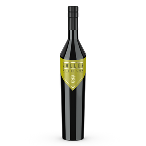Gölles Birnenbrand Williams in schwarzer Flasche mit gelbem Dreiecksetikett und Wappen.