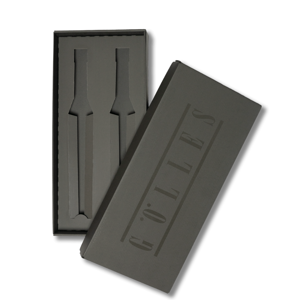 Leerer Gölles Geschenkkarton mit zwei Formeinlagen für Flaschen und Deckel mit Markenaufdruck.