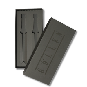 Leerer Gölles Geschenkkarton mit zwei Formeinlagen für Flaschen und Deckel mit Markenaufdruck.