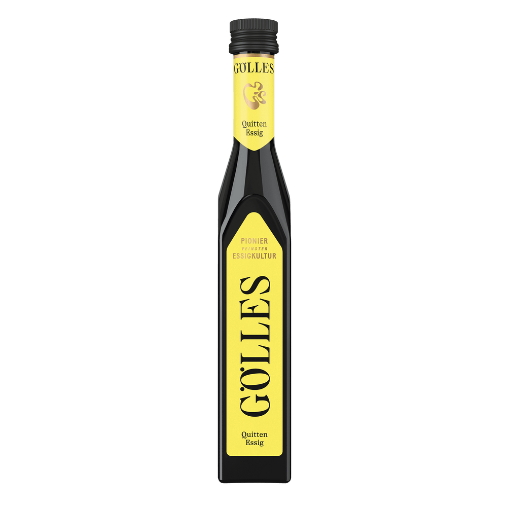 Gölles Quitten Essig in hoher eckiger Flasche mit gelben Etiketten und schwarzem Verschluss.