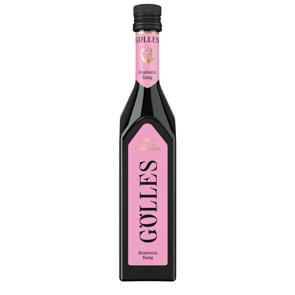 Gölles Roséwein Essig in hoher Flasche mit rosa Etiketten und schwarzem Verschluss.