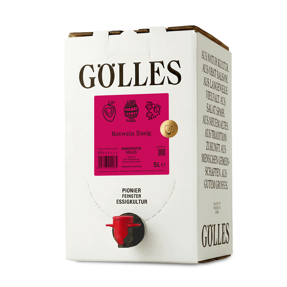 Gölles Rotwein Essig in eckiger Flasche mit pinkfarbenem Etikett und schwarzem Verschluss.