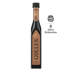 Gölles Wein Balsamessig in hoher dunkler Flasche mit Fass-Symbol am Etikett.